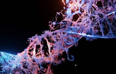Närbild av en lysande, färggrann DNA-dubbelspiral mot svart bakgrund